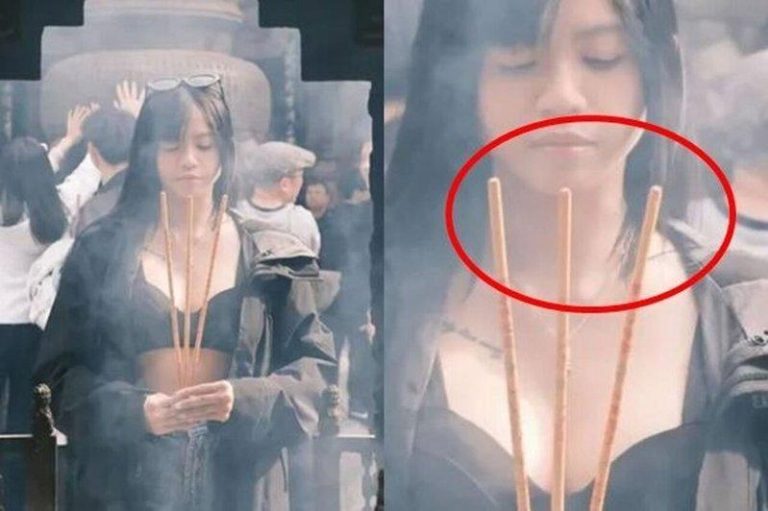 女网红河南白马寺参拜刻意爆乳 1细节「连神明都骗」 Junee被发现上香拜拜的画面中,手中的香根本没点燃。(图/翻摄自Threads...