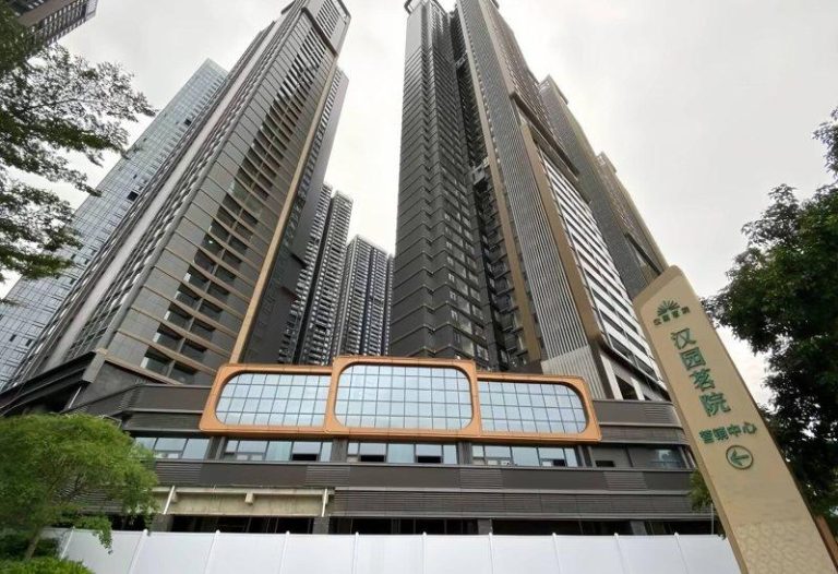 深圳大学拟租800万豪宅当宿舍 业主炸锅忧挤占资源 深圳大学拟租豪宅作学生宿舍惹议。(取材自搜狐焦点永州站)