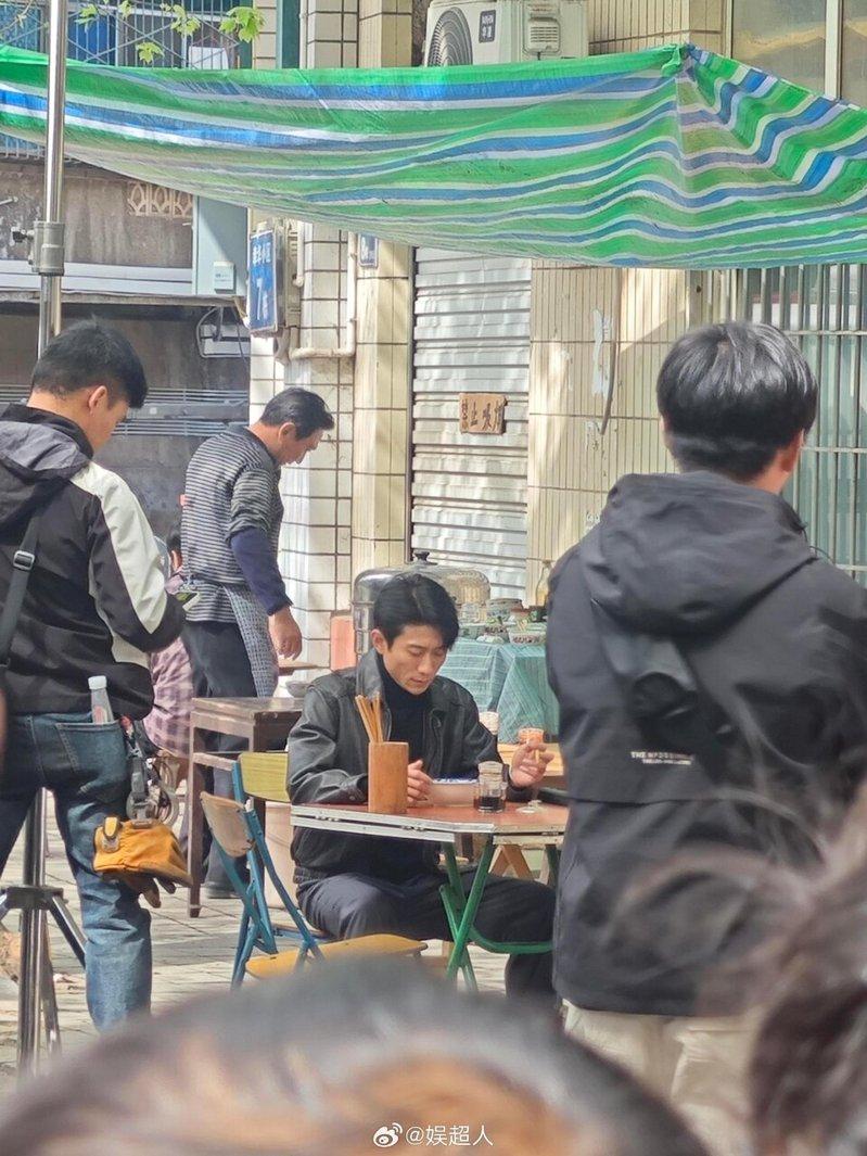 张一山在新版「重案六组」中饰演大曾。(取材自微博)