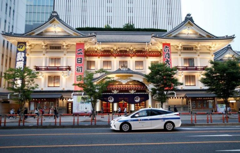日本一名网友搭出租车时，发现司机自掏腰包主动提供糖果，让他感到相当富有人情味。图...