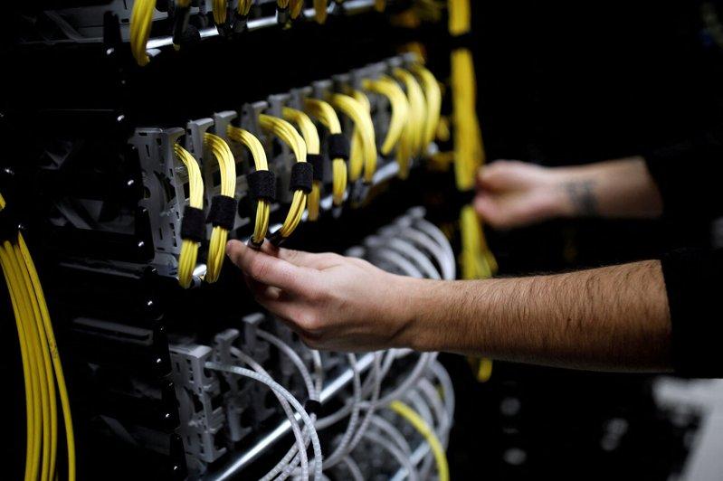 中国工信部近日正式启动普惠算力赋能中小企业发展专项行动,首次提出探索「算力银行」...