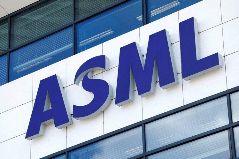 ASML报喜 上修全年营收财测 AI支出激增带动半导体设备需求 全球芯片制造设备龙头艾司摩尔(ASML)今天上调全年营收财测。(路透)