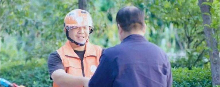 徐州马陵山唯一外卖员 全镇靠他跑单 小镇外卖平台创建了4000多个乡镇站点。(取材自南风窗)