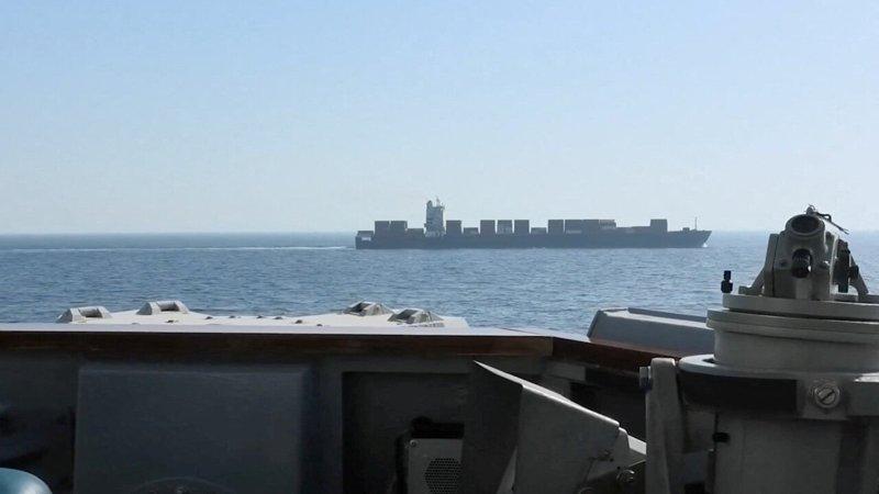 美国海军史普鲁恩斯号(USS Spruance,DDG 111)19日在阿拉伯海...