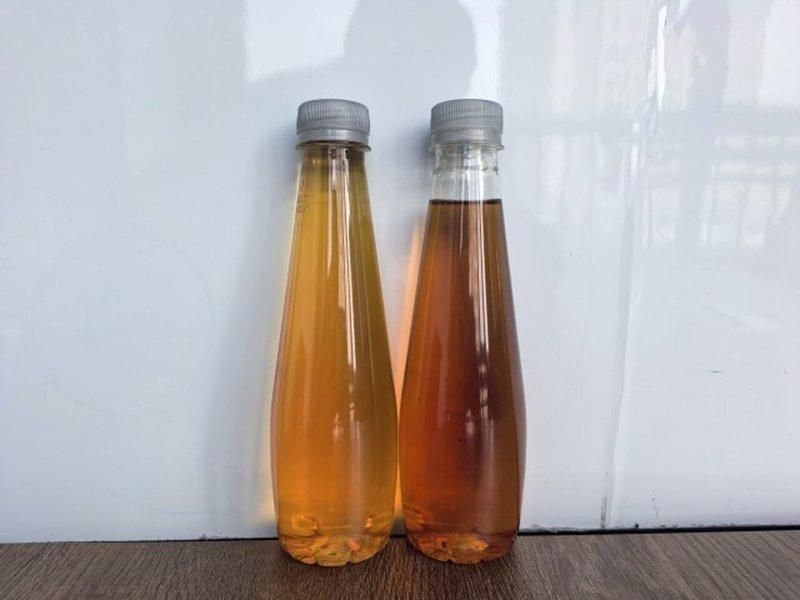 右边是工厂附近水样,左边是离工厂远一点的位置水样。(取材自中青报)