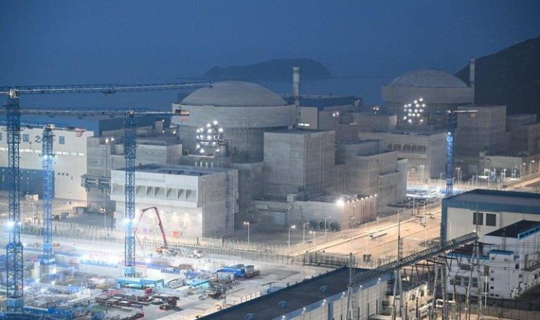 电力从「炼铝锭」走向「炼词元」 首季粤用电量增7.57% 2026年第一季广东全社会用电量达2012.21亿千瓦时(度),同比增长7.57...