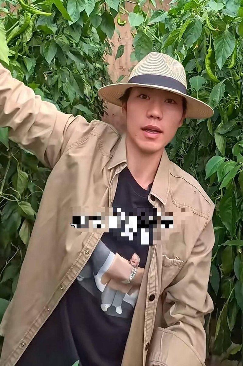 张小磊回到乡村。(取材自封面新闻)