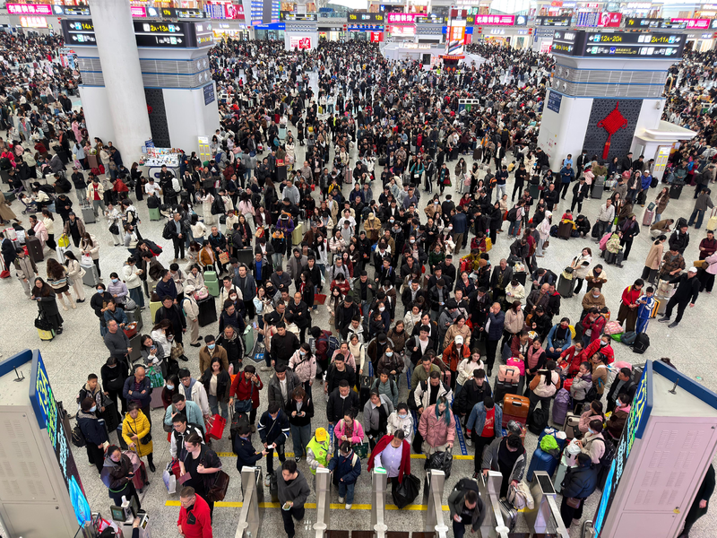受「拚假」与多地试行「春假+五一」连动影响,今年中国「五一」旅游市场出现前置与分...