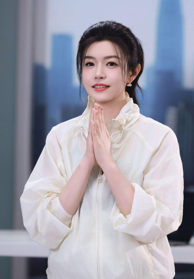 陈妍希跟腱断裂 术后晒照「躺平了」、要打电玩 陈妍希惊传运动训练时意外受伤。(取材自微博)