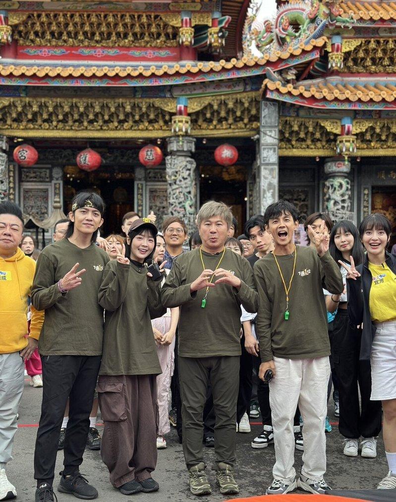 胡瓜(中)领军众人录「综艺大集合」。(记者叶君远/摄影)
