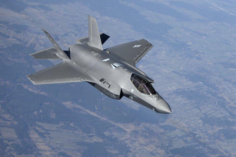 中国社媒帐号分享如何击落F-35的教学爆红。美联社