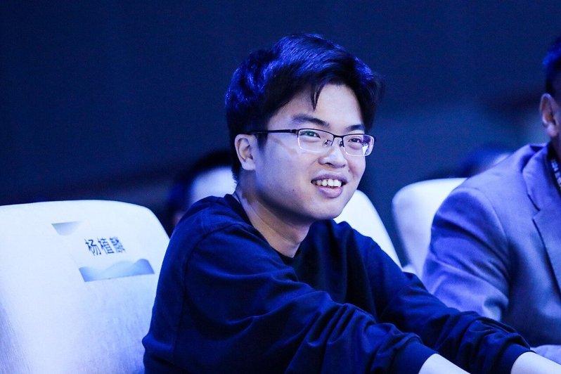 图为AI企业「月之暗面」(Kimi)创办人兼首席执行官杨植麟。(取材自财新网)