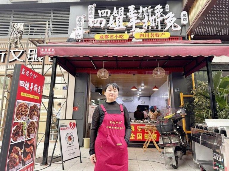 家中排行老四 老板娘将卤菜店取名「四姐」 被索赔50万 成都一家卤味店老板娘刘四姐,因店名「四姐」引发商标侵权争议。(取材自华西都市报)