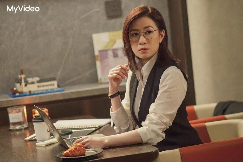 「正义女神」佘诗曼打造「书虫型法官」形象。图/台湾大哥大MyVideo提供