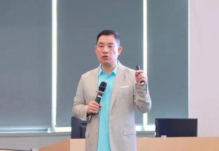 50亿身家…老百姓大药房老董被曝私生子 公司业绩压力大了 老百姓大药房连锁股份有限公司创始人、董事长谢子龙。(图源公司官网)