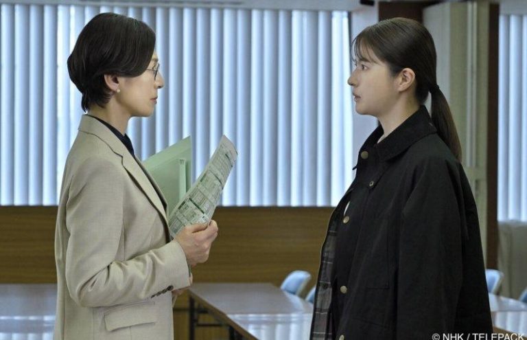 观影说剧╱60岁铃木保奈美演反派 「侧脸线条」反成焦点 铃木保奈美的侧脸线条比女主角松本若菜还紧实。(图/Hami Video提供)