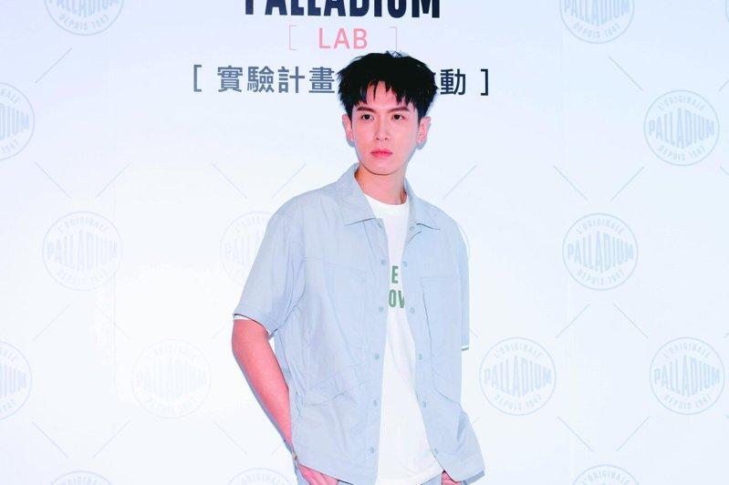 柯震东出席品牌活动,马上被包围问绯闻。(记者王聪贤/摄影)