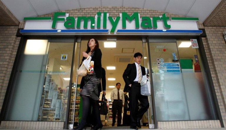 日本社群平台出现1支超商店员和客人争执的影片引起讨论，内容为日本客人说「加热」，...