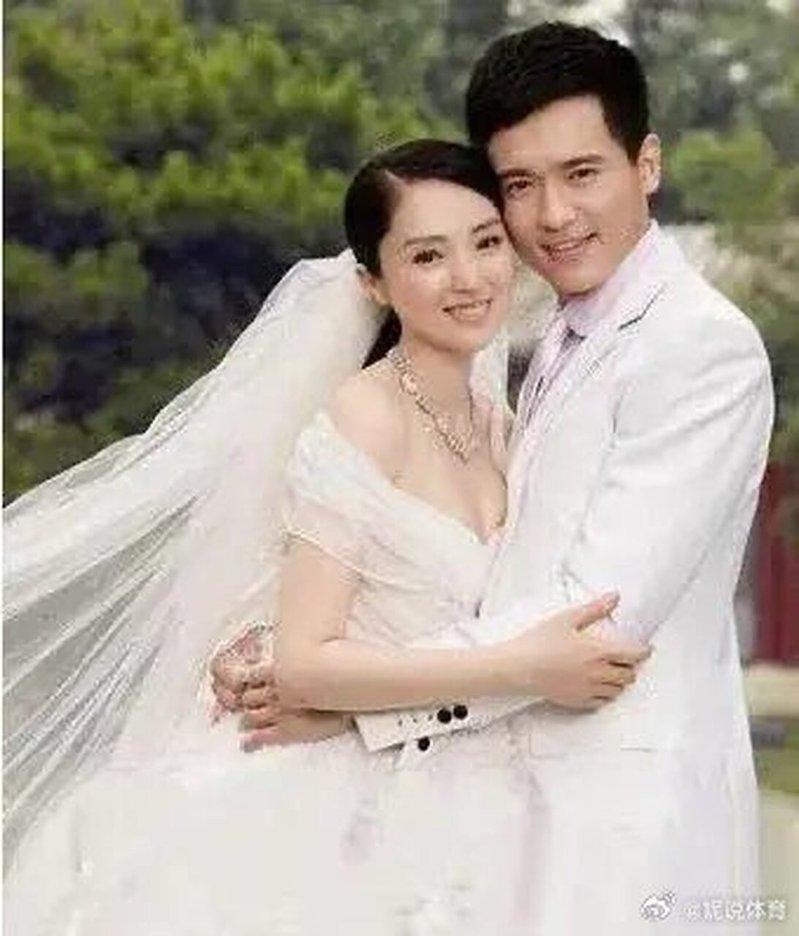 董璇(左)和高云翔离婚收场。(取材自微博)