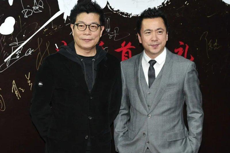 华谊兄弟创始人王中军(左)与弟弟王中磊。(取材自澎湃号)