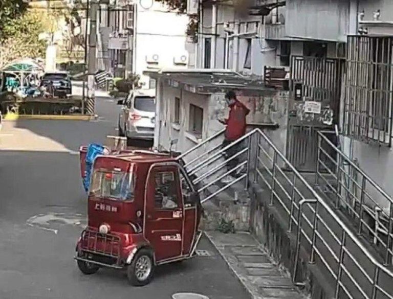 7999元手机包裹放门口遭窃 20天后手机「自己报警」 民警成功抓获嫌疑人韩某。(取材自新闻晨报)