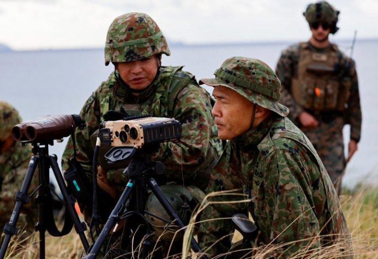 自卫队成立以来首次 日本拟改将校阶级名称 士兵维持不变 日本陆上自卫队两栖机动团(JGSDF ARDB)的士兵。(路透)