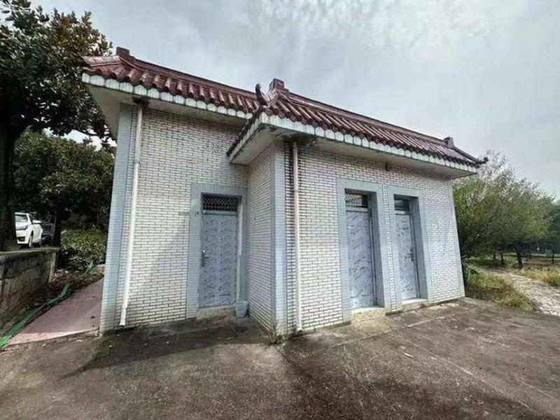 闵先生2024年花了214.19万元拍下蒋介石故居对面别墅区1180平方公尺物业...