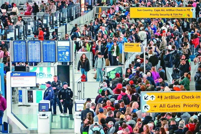 国际航空运输协会(IATA)表示,航空燃油短缺疑虑正不断升温,但不会影响夏季旅游...