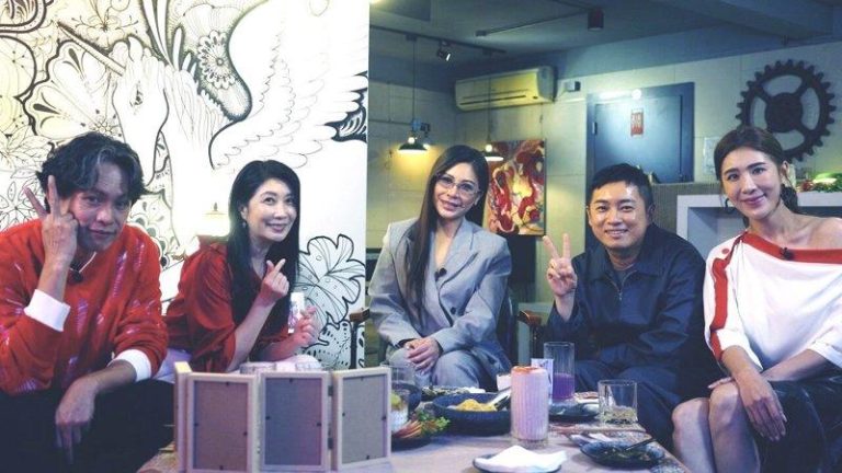 (左起)黄镫辉、黄嘉千、艾怡良、左光平和小祯，在节目中侃侃而谈。（图／三立提供）