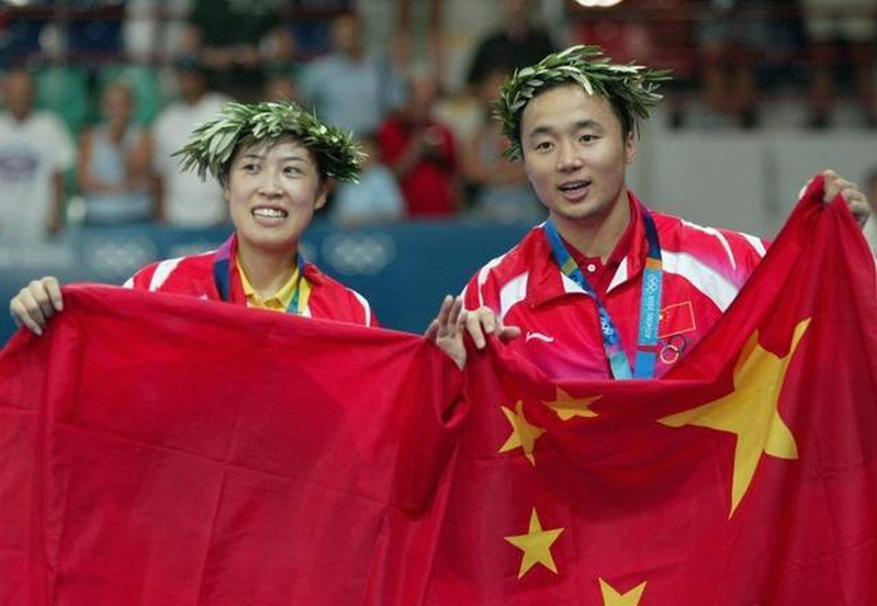 2004年8月19日,2004雅典奥运会羽毛球混双决赛,张军/高崚夺冠,成功实现...