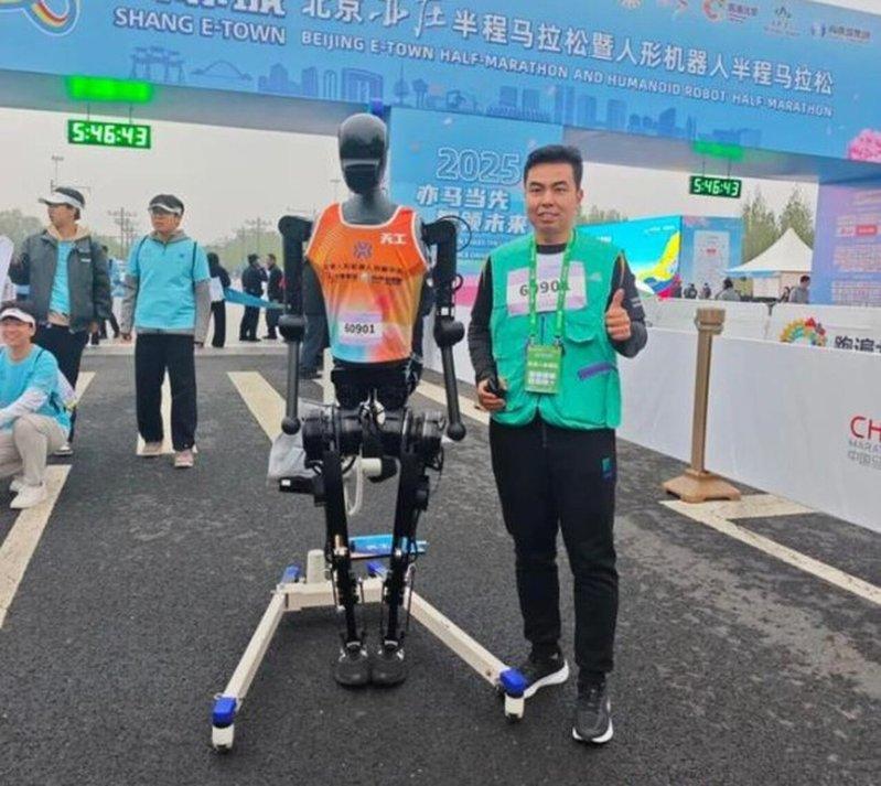 贾宁是「天工Ultra」的领航员。(取材自纵览新闻/受访者供图)