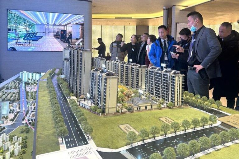 中国一线城房市动能回暖 上海房价止跌特征初现 业界看好一线城市的回暖将传导到二三线城市,房市将呈量升价稳及温和修复特征。(中新...