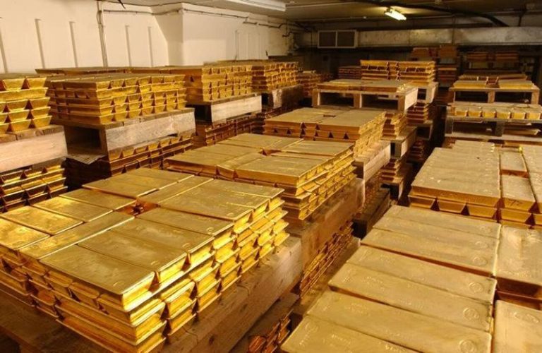 金价涨势告终?德银:未来5年金价翻倍 寄望于这些买家 伊朗战争爆发后,黄金竟不涨反跌,避险功能失灵,过去两个月来跌幅逾11%。(路透)