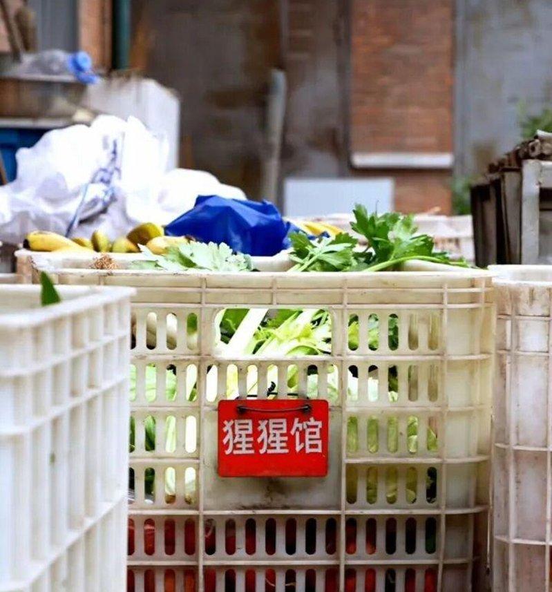 天津动物园劝导游客勿擅自投喂。 (取材自微博)