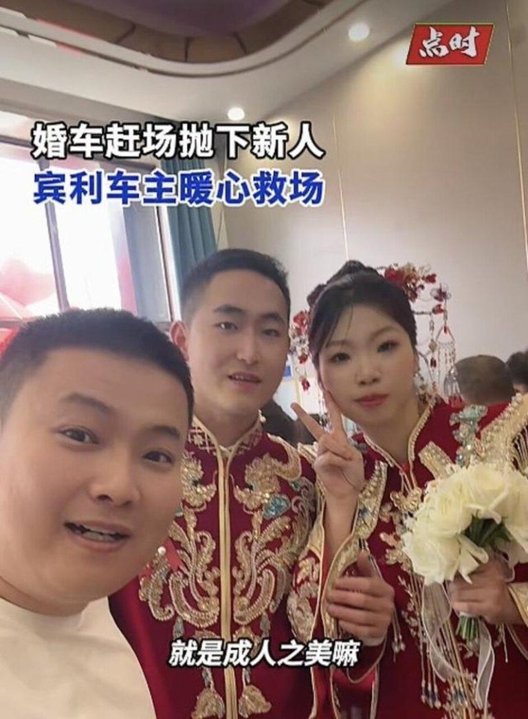 婚车赶场高速路口丢包新人 宾利车主路过「救援」帮接送 黑龙江牡丹江一对新人的礼车日前因赶时间,竟把新人在丢在高速路口,驾驶宾利车路过的...