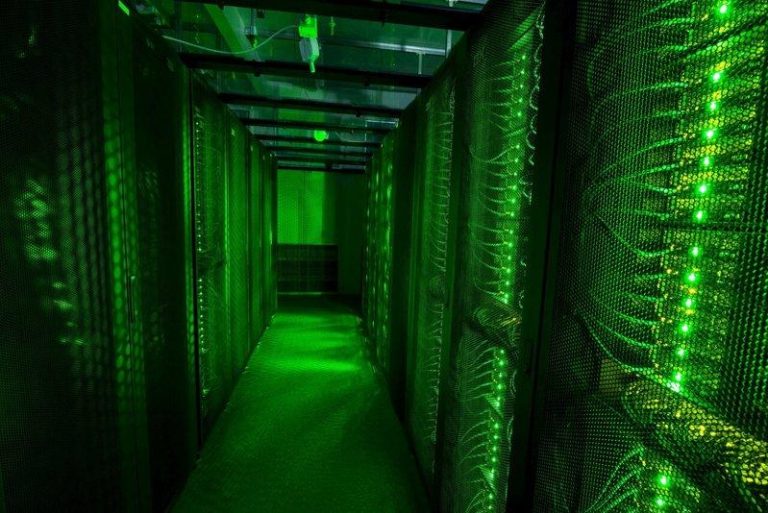 有单接不了 AI热潮下缺料扩散 科技股营收获利卡关 AI需求暴增导致零组件供应短缺,供应链瓶颈从内存向外蔓延,对科技业接单能力、获...