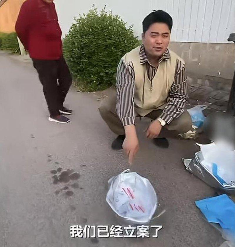 卖家翻垃圾桶找证据。(取材自新京报)