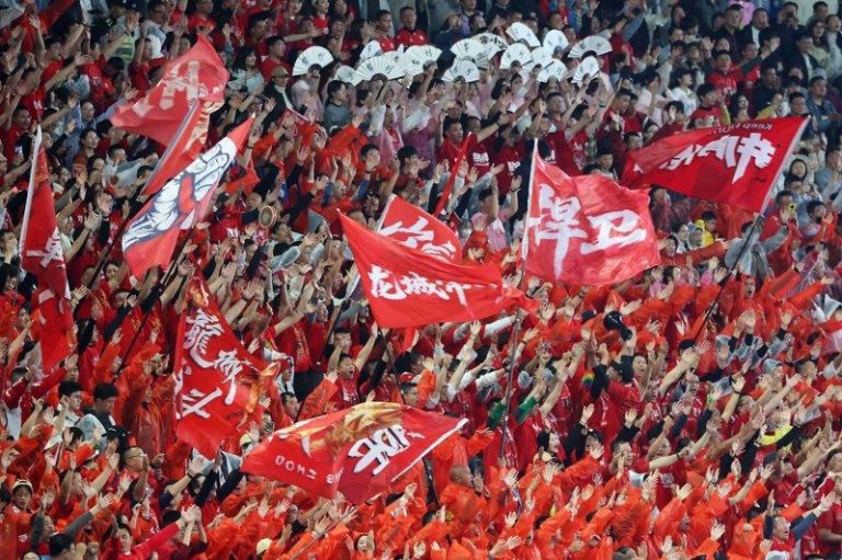 别惯着…中官媒轰FIFA把中当提款机 网:「看苏超就行」 中国连续20无缘世足赛,球迷对世足不再狂热,对于今年FIFA开出的天价转播费,网...
