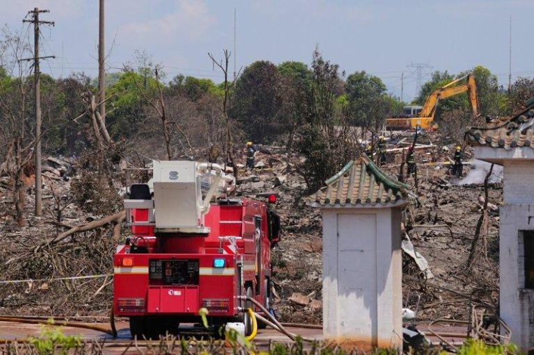 浏阳烟火厂爆炸增至37死 8嫌传唤到案 湖南卫视禁娱3天 5月5日,湖南浏阳烟花爆炸事故现场救援持续。5月4日16时43分左右,湖南长沙浏...