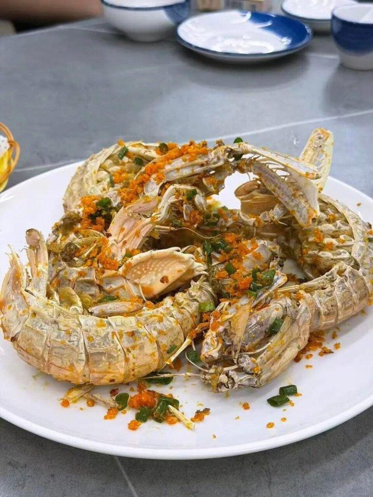 4只皮皮虾1035元 三亚海鲜店宰客? 店主次日病逝 消费者提供的照片经专家辨认,确认是泰国濑尿虾。(取材自红星新闻/受访者供图)