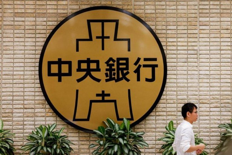 高盛:AI芯片热潮将推升台韩贸易顺差创新高 两国央行今年内将升息 高盛经济学家团队认为,台湾将在第2季和第4季各升息半码(12.5个基点)。(路透...