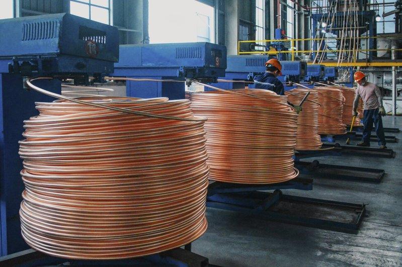 国际铜价涨已破每吨14,000美元,逼近历史高位。(美联社)