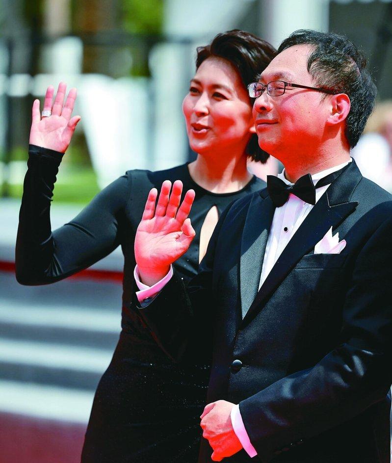 导演深田晃司(右)、松隆子出席「Nagi Notes」世界首映。(欧新社)