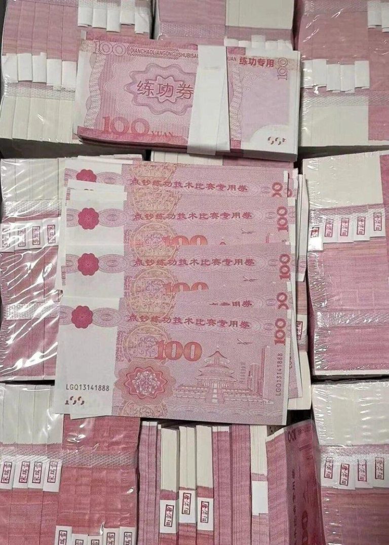 被嘱「勿打开」 湘老人带170万去银行存钱…全是练功券 湖南82岁老人扛170万现金去存钱,柜员一看全是练功券。(取材自红星新闻)