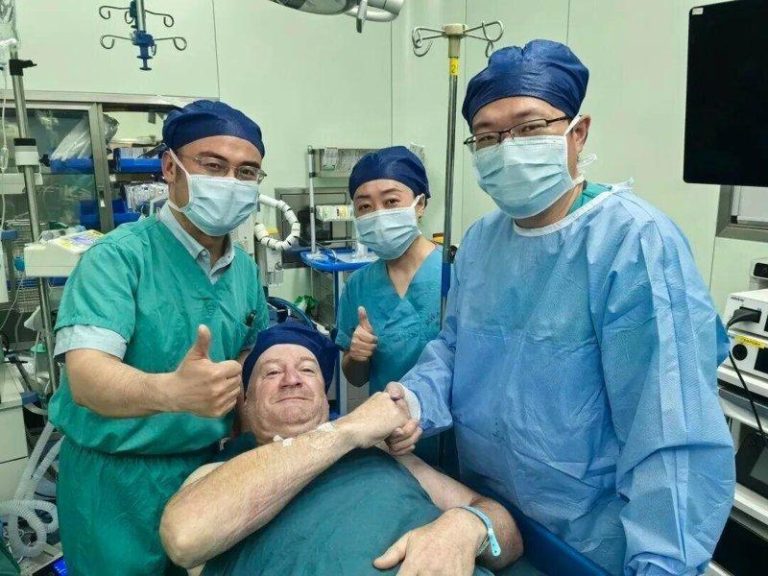 「看牙、检查眼睛、理疗」到中国医院打卡成外国人新风潮 越来越多外国旅客到中国旅游时,会将「医疗」加入行程。(取材自长江日报)