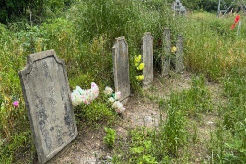 其中三个坟墓为患癌去世的村民。(取材自大象新闻)