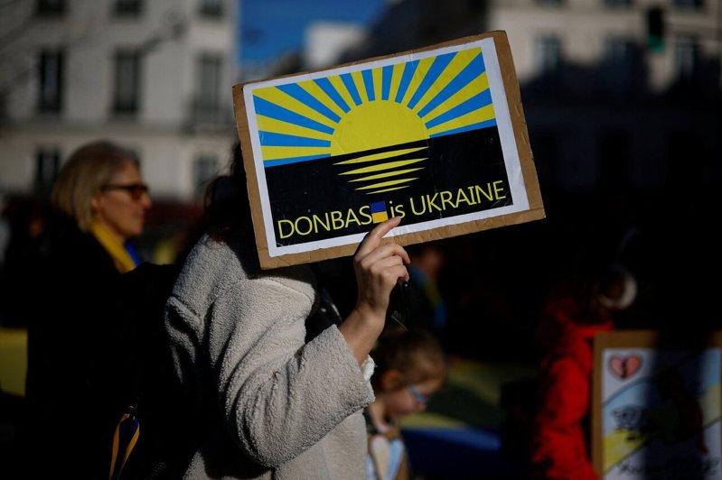 目前俄乌双方战场集中在乌克兰东部的顿巴斯(Donbas)地区,俄军已不可能攻下乌...