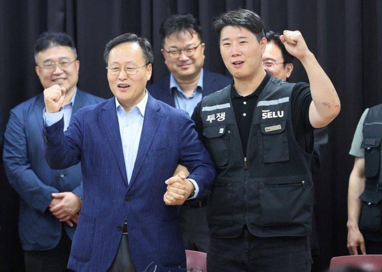 三星薪资协议投票率近9成 低奖金部门怨不公将提告 尽管三星电子劳资双方20日达成协议、罢工喊停,但三星一个股东团体主张,管理层与工...
