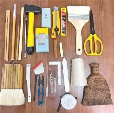 修复古籍所用到的工具。(取材自北京青年报)