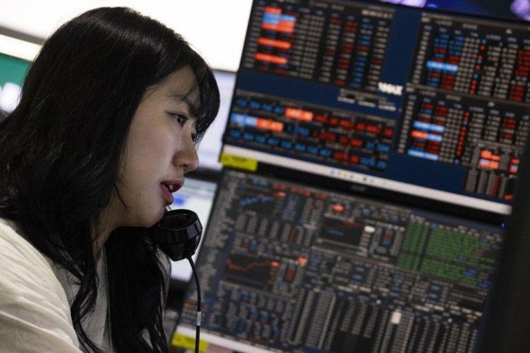 韩股上演「台式牛市」 散户携手ETF成撑盘主力 分析师表示,韩股近来的涨势型态日益类似台股过去的情况,俨然就像「台式牛市」。(欧...